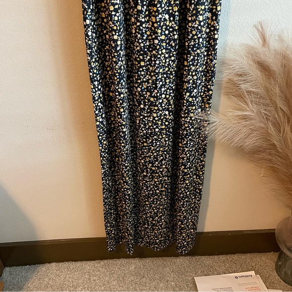 NWT FAVORITE DAUGHTER Apartment Smocked Maxi Dress In Poppy Floral-Navy size M - Picture 10 of 11